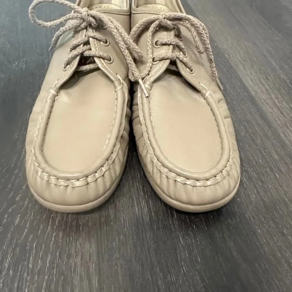 Sas Women's Tan and Cream Loafers